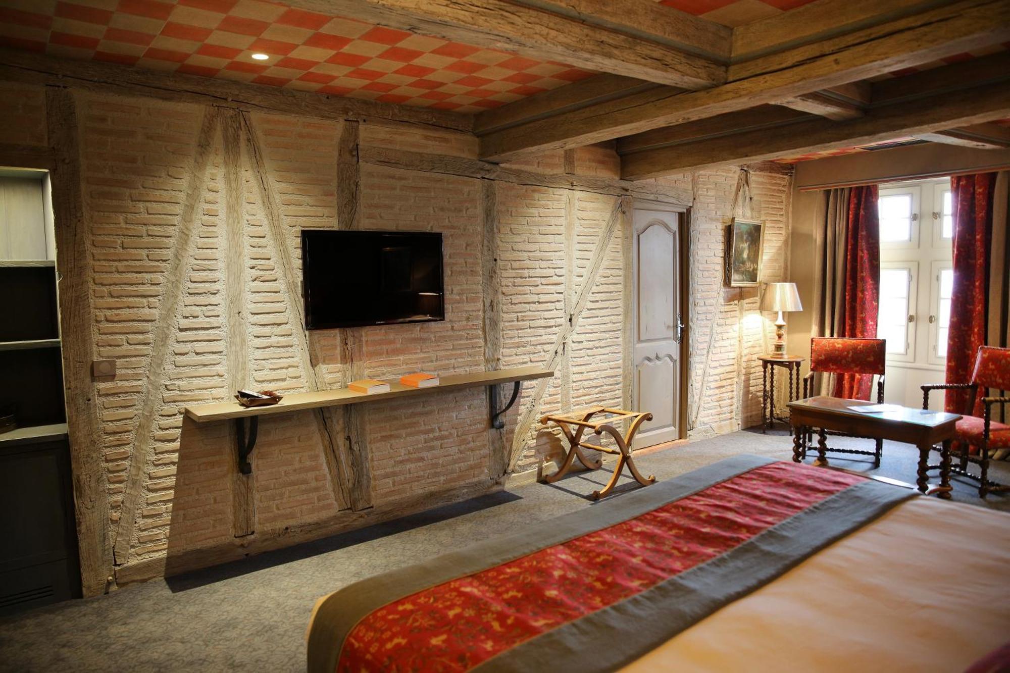 ชาโต เดอ เมอร์กู Hotel Mercues ภายนอก รูปภาพ