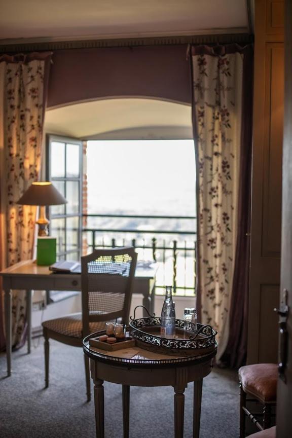ชาโต เดอ เมอร์กู Hotel Mercues ภายนอก รูปภาพ