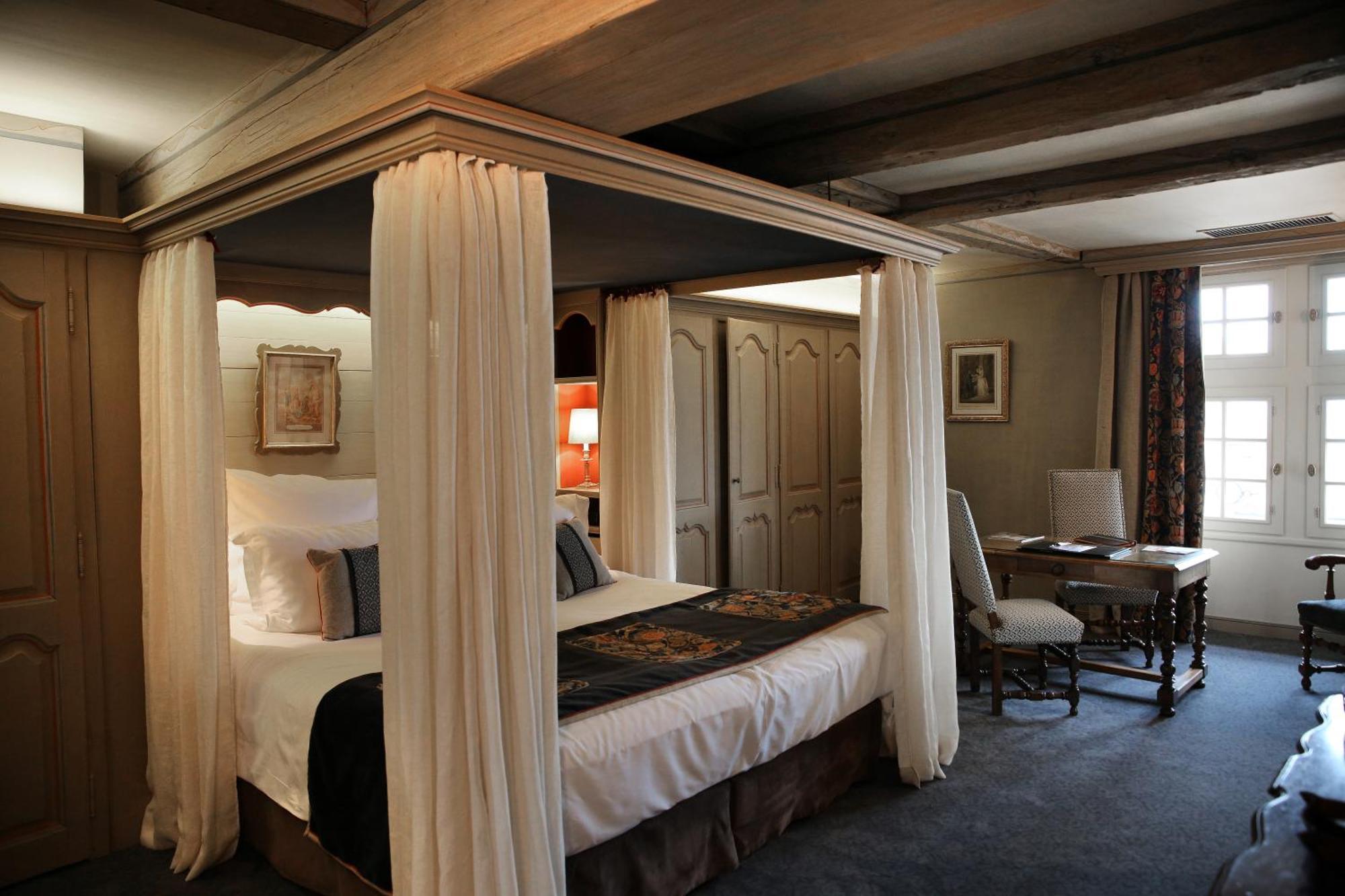 ชาโต เดอ เมอร์กู Hotel Mercues ภายนอก รูปภาพ