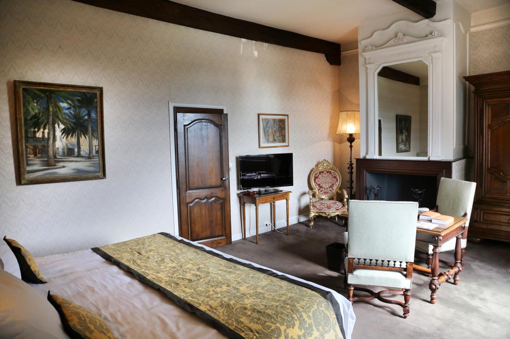 ชาโต เดอ เมอร์กู Hotel Mercues ภายนอก รูปภาพ